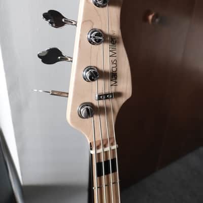 Sire Marcus Miller V7 4 String Eletric Bass image 3
