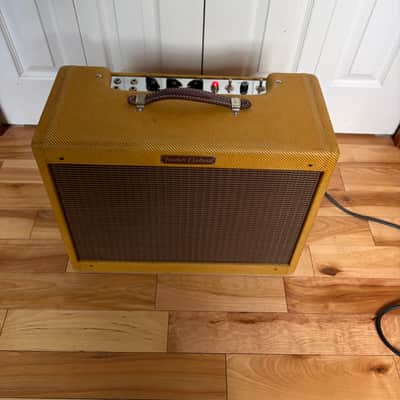 Fender '57 Custom Deluxe 2-Channel 12-Watt 1x12" Guitar Combo 2016 - Present - Lacquered Tweed image 2