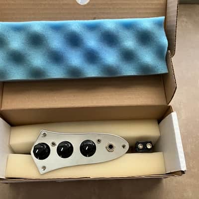 John East J Retro Bass Preamp for Jazz Bass - Chrome plate w/Fender Style Knobs image 4