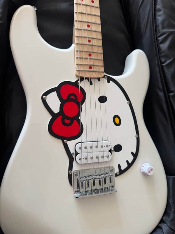 Squier Hello Kitty Stratocaster