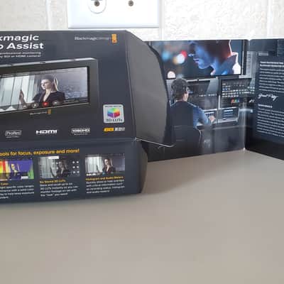 Blackmagic Design Video Assist HDMI/6G-SDI Recorder and 5" Monitor with  Battery Pack image 3