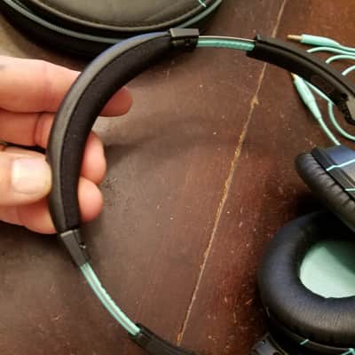 Bose SoundTrue Wired Headphones Around Ear Inline Remote Mic Case Mint - Black & Teal image 7