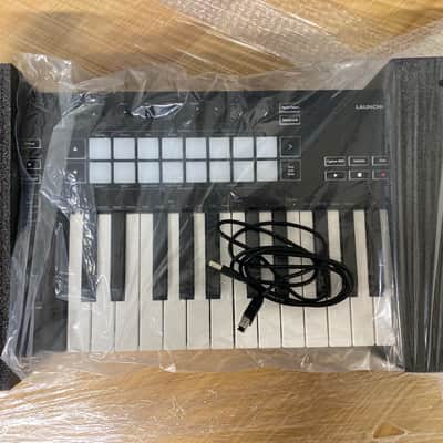 Novation Launchkey 25 MK3 MIDI Keyboard Controller 2020 - Present - Black image 4