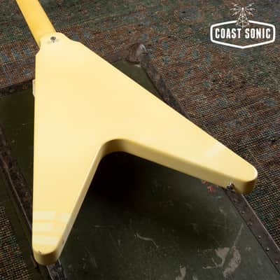 2000 Gibson Flying V '67 Reissue Alpine White w/ Case image 9