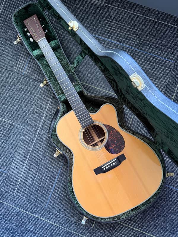 Martin 0000-28 Custom Shop Schoenberg Cutaway 2002 - Natural image 1