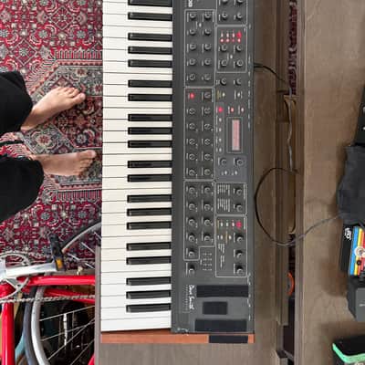 Dave Smith Instruments Prophet 08 PE 61-Key 8-Voice Polyphonic Synthesizer 2009 - 2015 - Black with Wood Sides