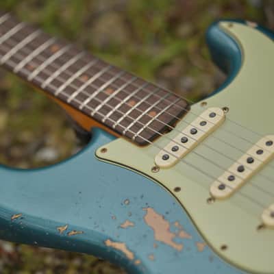 Fender Custom Shop '61 Strat® Heavy Relic®, Rosewood Fingerboard - Aged Ocean Turquoise over 3-Color Sunburst(2) image 13