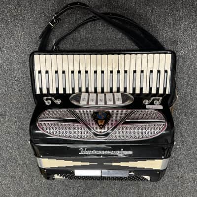 Universal - 120 Bass Ladies Size Accordion image 2
