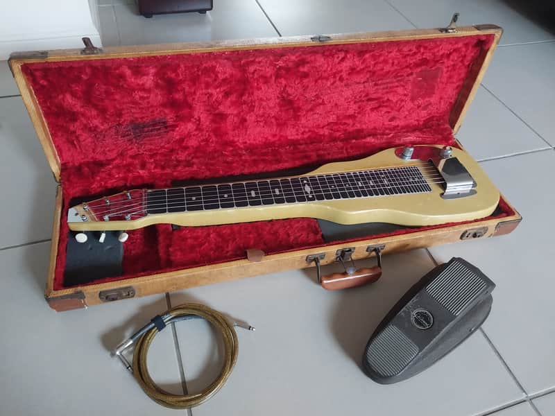 1954 Fender Champion Lap Steel - with genuine Fender hard case and DeArmond Model 600 volume pedal - Very Good