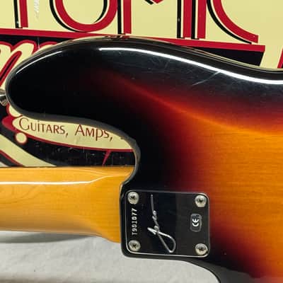 Fender Jaco Pastorius Jazz Bass Fretless 4-string J-Bass with Case 2005 - 3-Color Sunburst / Pau Ferro fingerboard image 11