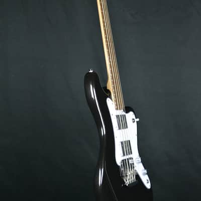 Squier Paranormal Rascal Bass HH - Black Metallic image 4