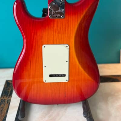 Fender Stratocaster deluxe 2011 - Aged cherry sunburst- Ash image 4