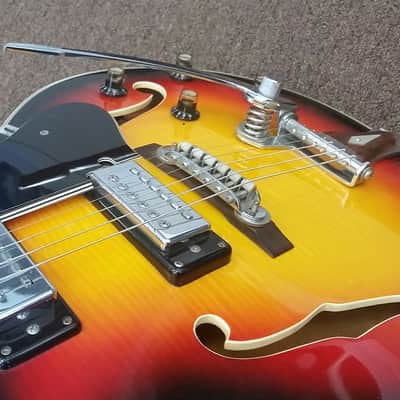 70's Univox Coily U1825 ES 335 size thinline hollowbody 3-Tone Sunburst image 4
