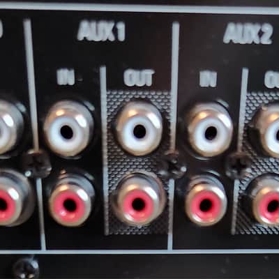 Insignia Insignia NS-STR514 is a 200-watt, 2-channel stereo receiver 2000 - Black image 8