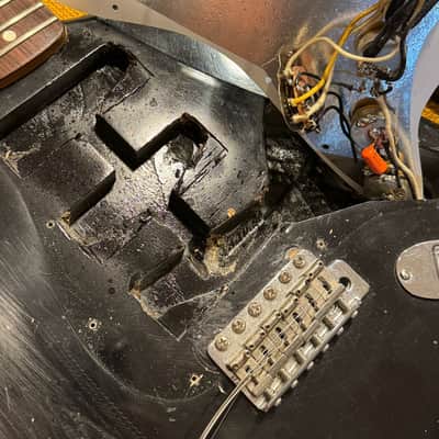 Fender Strat 1972 neck Black Refin non original Body with '68 Fender Custom Shop pick ups Player's grade image 4