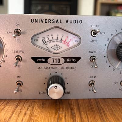 Universal Audio 710 Twin-Finity Microphone Preamp 2009 - Present - Silver image 4