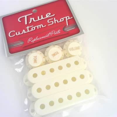 True Custom Shop® Parchment Single Coil Pickup Covers Tone & Volume Knobs & Tip Kit for Fender Strat image 3