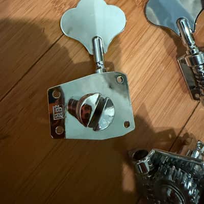 Sire Marcus Miller 5 string Tuner keys bushings Sire 2025 - Chrome image 3