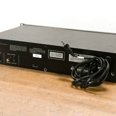 TASCAM CD-200iL Professional CD Player & iPod Dock CG012H9 image 6