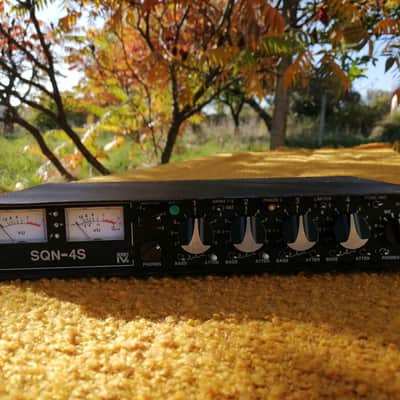 SQN-4S Series IVe Professional Portable Mixer image 1