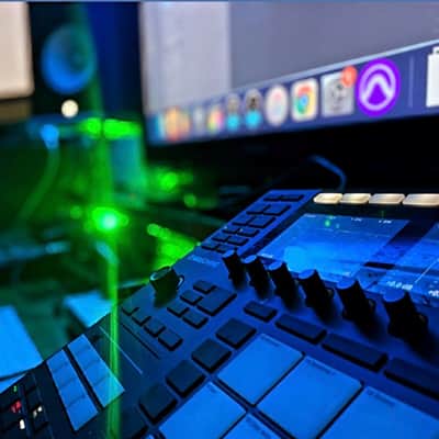 Native Instruments Maschine MKIII 2010s - Black image 2