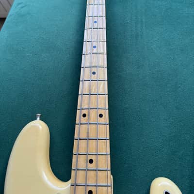 Fender Precision Bass, Maple Fretboard 1975 Olympic White image 11