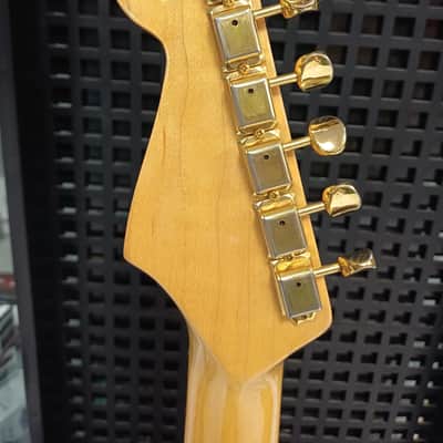 Fender LTD American Vintage 1957 Commemorative Stratocaster, MN, 2007 - VBL image 7