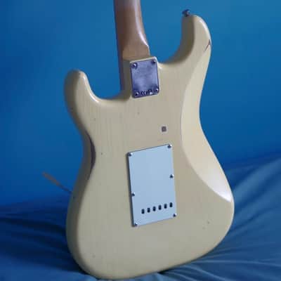 Fender CME Exclusive Road Worn 1960s Stratocaster 2020 - Vintage white image 11