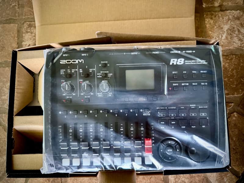 Zoom R8 Recorder: Interface: Controller: Sampler backing tracks image 1