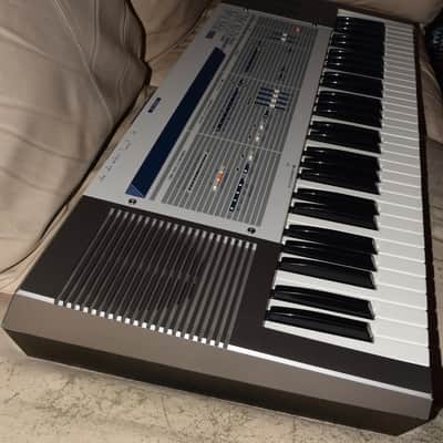 Korg SAS-20 Synthesizer Personal Keyboard With Accessories image 5