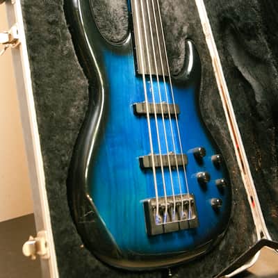 Carvin LB75 5 String Fretless Electric Bass image 5