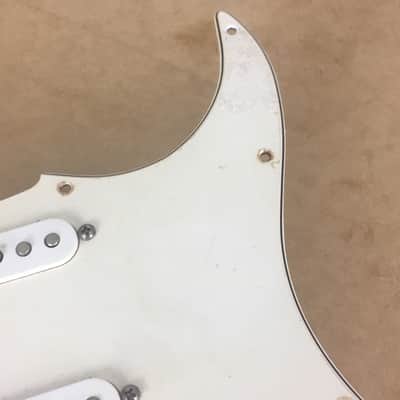 2000s Genuine Fender Guitar Aged Relic Loaded Strat Pickguard Pickups Parchment Natural Aging image 3