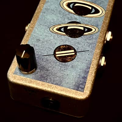 Saturnworks Active 2-way Buffered Splitter / Buffer Tuner Out with Volume Controls for Guitar or Bass Pedal - Handcrafted in California image 2