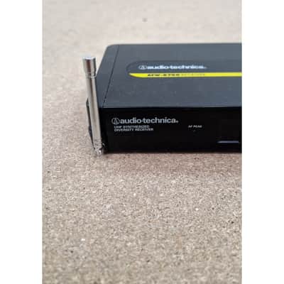 Audio-Technica ATW-R700 - Microphone System - Excellent w/ microphone image 2