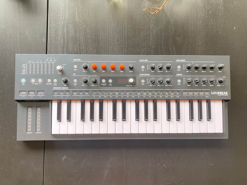 Arturia MiniFreak 37-Key 6-Voice Polyphonic Hybrid Synthesizer 2022 - Present - Black image 1