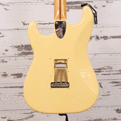 Fender CIJ "Yngwie Malmsteen" Stratocaster - Yellow White  2002-2004 image 5
