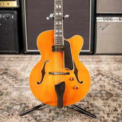 Eastman AR580CE-HB Archtop Electric Guitar - Honey Burst with Hardshell Case image 4
