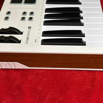 Arturia KeyLab 61 MkIII MIDI Controller 2024 - Present - White image 9