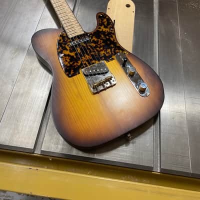 Deslongchamps Telecaster 2022 - Tobacco Burst image 1