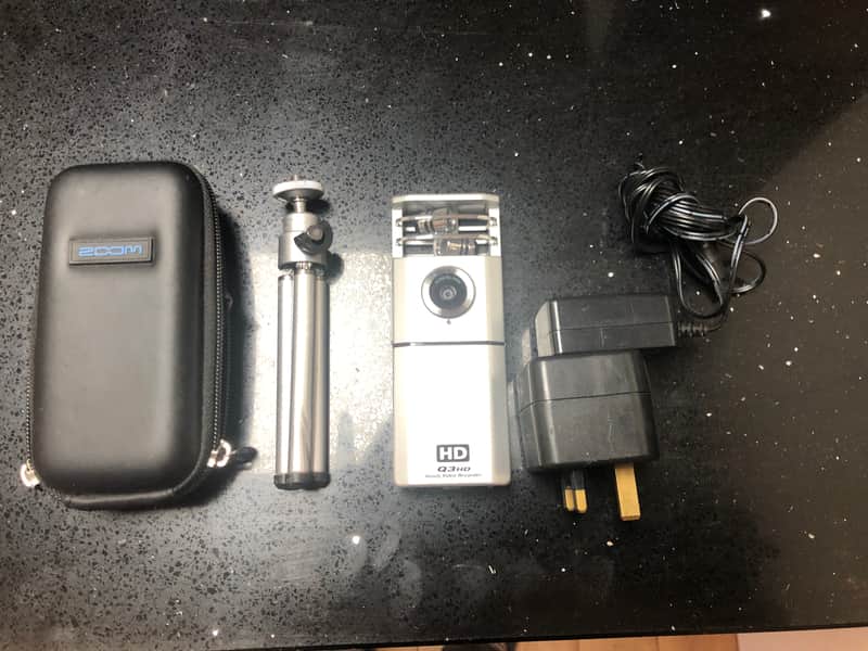Zoom Q3 HD Handy Video Youtube Camera Set image 1