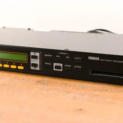 Yamaha EMP700 Stereo Multi-Effect Processor CG01ZTU image 3