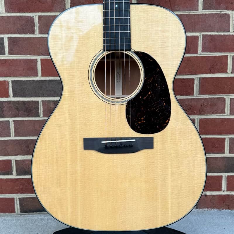 Martin 000-18, Spruce Top, Mahogany Back & Sides, Ebony Bridge & Fretboard, Hardshell Case