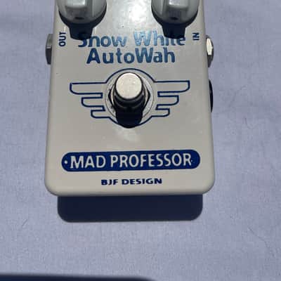 Mad Professor Snow White Auto Wah Handwired 2010s - White image 2