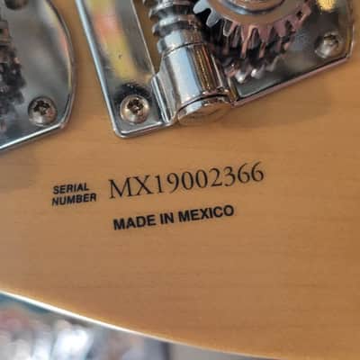 Fender Lined Fretless Player Jazz Bass 2019 - 3 color Sunburst image 9
