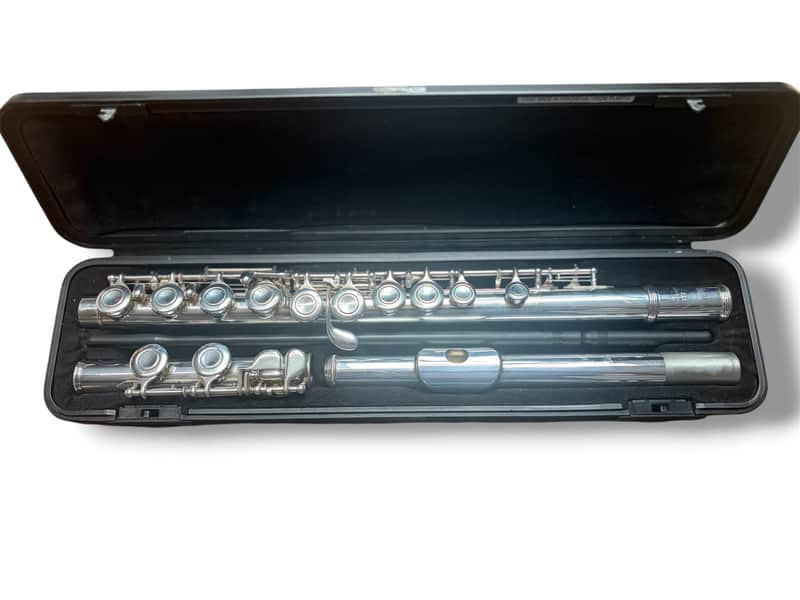Yamaha YFL211 Flute Outfit image 1