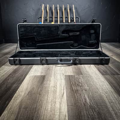 Fender TSA 002 Molded ABS Hard Shell Bass Guitar Case image 5