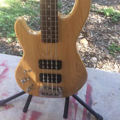 G&L L-2000 Tribute left handed Bass Natural Ash image 2