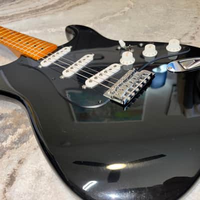 Fender Stratocaster 2018 - Black image 13