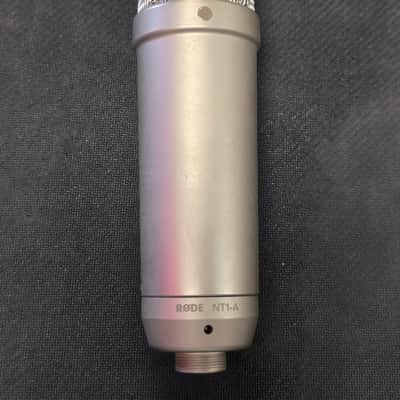 RODE NT1-A Large Diaphragm Cardioid Condenser Microphone 2002 - Present - Silver