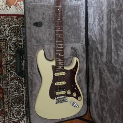 Fender American Professional II Stratocaster HSS with Rosewood Fretboard 2020 - Present - Olympic White image 4